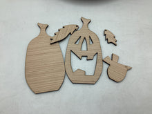 Load image into Gallery viewer, Crow Pumpkin Shelf Sitters #522
